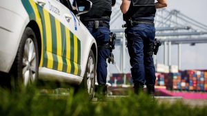 Douaniers hackten systemen en lekten geheime informatie – wat ze ontdekten schokt iedereen