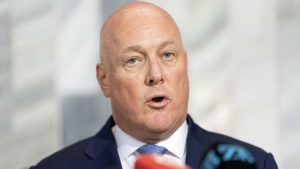 Duizenden Nieuw-Zeelanders vluchten halsoverkop terwijl orkaan onverwacht van koers verandert