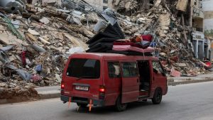 Eerste families steken grens over: wat ze aantroffen in hun verwoeste dorpen zal je verbazen