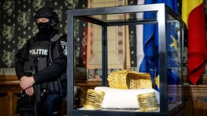 Gouden helm en armbanden gestolen uit Drents Museum eindelijk teruggevonden na maandenlange zoektocht