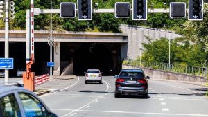 Haagse Hubertustunnel blijft maanden langer dicht: aannemer moet forse boete betalen