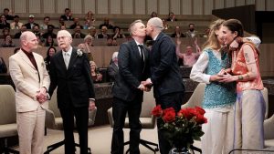 Halsema verrast homostel met trouwceremonie op bijzondere plek tijdens jubileum