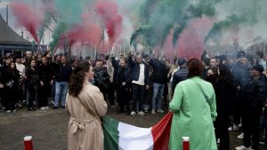 Honderden mensen lopen stil door Hoorn na dodelijke steekpartij Dario – wat gebeurde er werkelijk