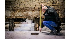 Huiseigenaren met funderingsschade staan machteloos: reparaties kosten meer dan hun huis waard is