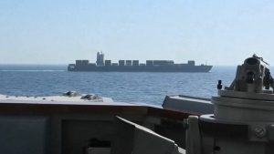 Iran dreigt met directe aanval op VS na beschieting containerschip in internationale wateren