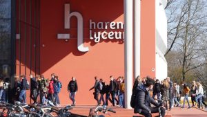 Jongen uit Haren opgepakt na schokkende ‘kniel en zeg sorry’-video die viraal ging