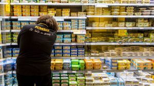 Jongeren verdienen straks tot 2 euro meer per uur door stille aanpassing minimumloon