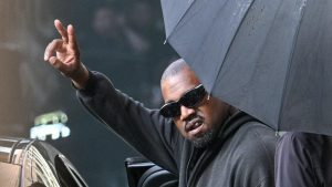 Kabinet zoekt juridische smoes om Kanye West alsnog te weren uit Nederland
