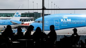 KLM annuleert massaal Europese vluchten: kerosinekosten dwingen luchtvaartgigant tot drastische maatregel