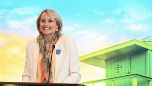 KLM-topvrouw kreeg 30% salarisverhoging terwijl werknemers ontslagen werden in crisis