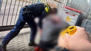 Kok bij Tefaf gearresteerd omdat zijn professionele messen voor wapens werden aangezien