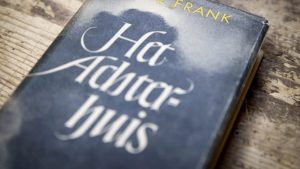 Kringloopwinkel Eemnes ontdekt zeldzame eerste druk Anne Frank dagboek tussen oude spullen