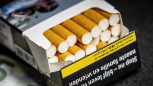 Minder rokers zorgen voor 2,6 miljard gat in overheidskas – wat betekent dit voor jouw belasting?
