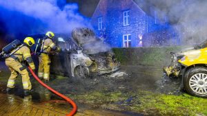 Mysterieuze autobranden in Heesch houden politie bezig: wat weten bewoners die ze niet vertellen?