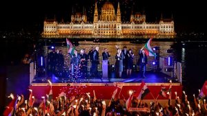 Na 14 jaar valt Orbáns ijzeren greep: Magyar behaalt historische overwinning in Hongarije