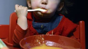 Ouders in paniek nadat rattengif wordt gevonden in babyvoeding die maandenlang verkocht werd