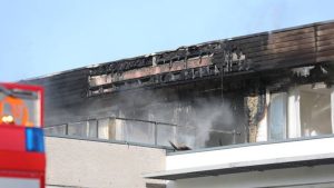 Patiënten en personeel vluchten halsoverkop weg bij grote brand ggz-instelling Halsteren