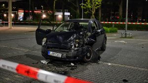 Politie vindt zwaar beschadigde auto’s in Tilburg, maar bestuurders blijven mysterieus verdwenen