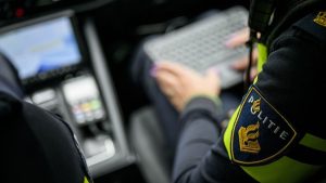 Politiemedewerker stal uniformen en nam steekpenningen aan: wat er daarna gebeurde