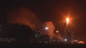 Raffinaderijbrand legt Australische tankstations droog – automobilisten slaan brandstof in