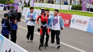 Robot breekt menselijk marathonrecord in Peking – wat betekent dit voor toekomstige sportwedstrijden?