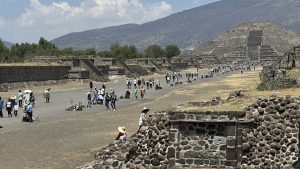 Schutter valt tempel aan tijdens ceremonie: families rouwen om slachtoffers