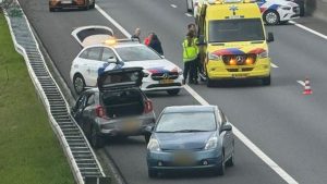 Spookrijder bij Venlo ramt vier auto’s: wat er daarna gebeurde schokte iedereen