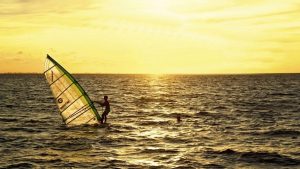 Surfers verliezen populaire Zeeuwse spot voor mysterieuze verdronken stad die plots zichtbaar wordt