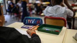 Tientallen medewerkers naschoolse opvang Parijs plots geschorst – ouders in paniek