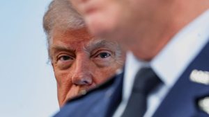 Trump weigert terug te krabbelen: waarom gezichtsverlies nu zijn grootste angst is geworden