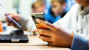 Waarom Nederland plots wil dat kinderen onder de 16 geen Instagram meer mogen gebruiken