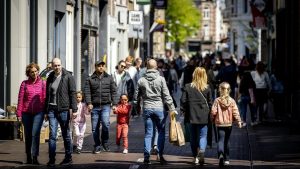 Waarom Nederlanders stiekem meer uitgeven terwijl ze zeggen geen vertrouwen te hebben