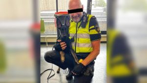 Wijkagent die politie-informatie lekte via vlogs moet langer achter de tralies blijven