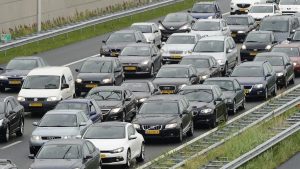 1000 kilometer file hemelvaartweekend: waarom dit jaar zo extreem druk wordt op de wegen