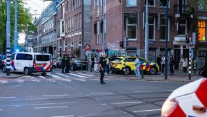 17-jarige vecht voor zijn leven na bloedige steekpartij Rotterdam waar kogels door straat vlogen