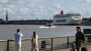 1700 passagiers zitten vast op cruiseschip na mysterieuze norovirus-uitbraak bij Bordeaux