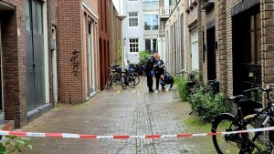 73-jarige man dood aangetroffen in Amsterdam: politie start grootschalig onderzoek naar verdachte omstandigheden