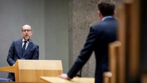 AIVD onderzoekt geheime netwerken achter anti-azc-protesten: wat ontdekten ze werkelijk?