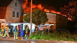 Autobedrijf Bunnik in vlammen: wat de eigenaar nu zegt over de ravage zal je verbazen