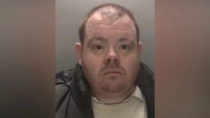 Britse man veinst hartaanval in rechtszaal wanneer pedofilie-vonnis wordt voorgelezen