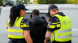 Derde azc-protest Apeldoorn eindigt opnieuw in arrestaties: wat gebeurt er echt?