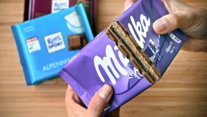 Duitse rechter betrapt Milka op geheime krimpflatie-truc die miljoenen consumenten dupeerde