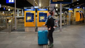 FNV stopt al het openbaar vervoer op 24 juni: miljoenen reizigers gestrand