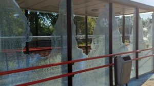 Hengelo-stations onder vuur: mysterieuze aanvallen laten sporen van vernieling achter