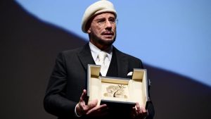 John Travolta kreeg iets beters dan een Oscar in Cannes – zijn reactie zegt alles