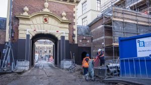 Kamer grijpt in bij Binnenhof renovatie na jarenlange chaos – minister belooft beterschap