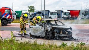 Massale vechtpartij voetbalsupporters bij tankstation A28 loopt compleet uit de hand