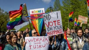 Polen erkent plotseling homohuwelijken uit buitenland – duizenden stellen nu officieel getrouwd
