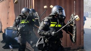 Politiegeweld steeg drastisch vorig jaar – wat deze cijfers betekenen voor jouw buurt