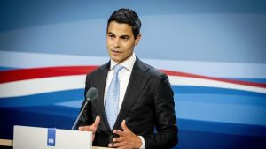 Premier Jetten’s geheime agenda voor Caribische eilanden lekt uit tijdens eerste werkbezoek